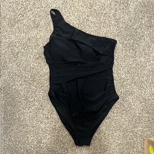 NWT Cupshe Black One-Shoulder One-piece Bathing Suit-Large